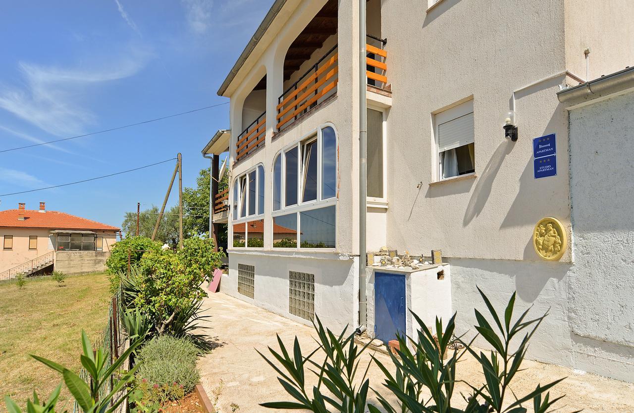 Apartments Dino 1374 Pula Exterior photo