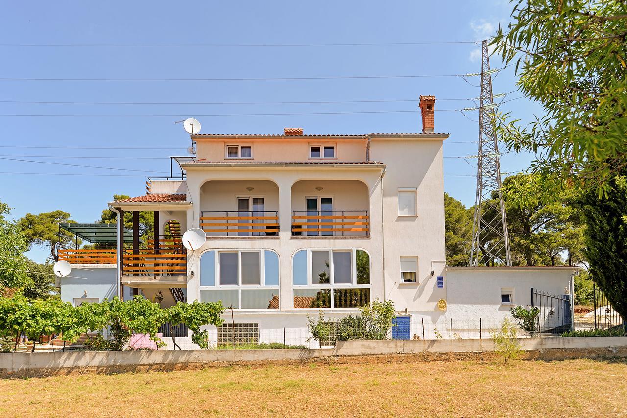 Apartments Dino 1374 Pula Exterior photo