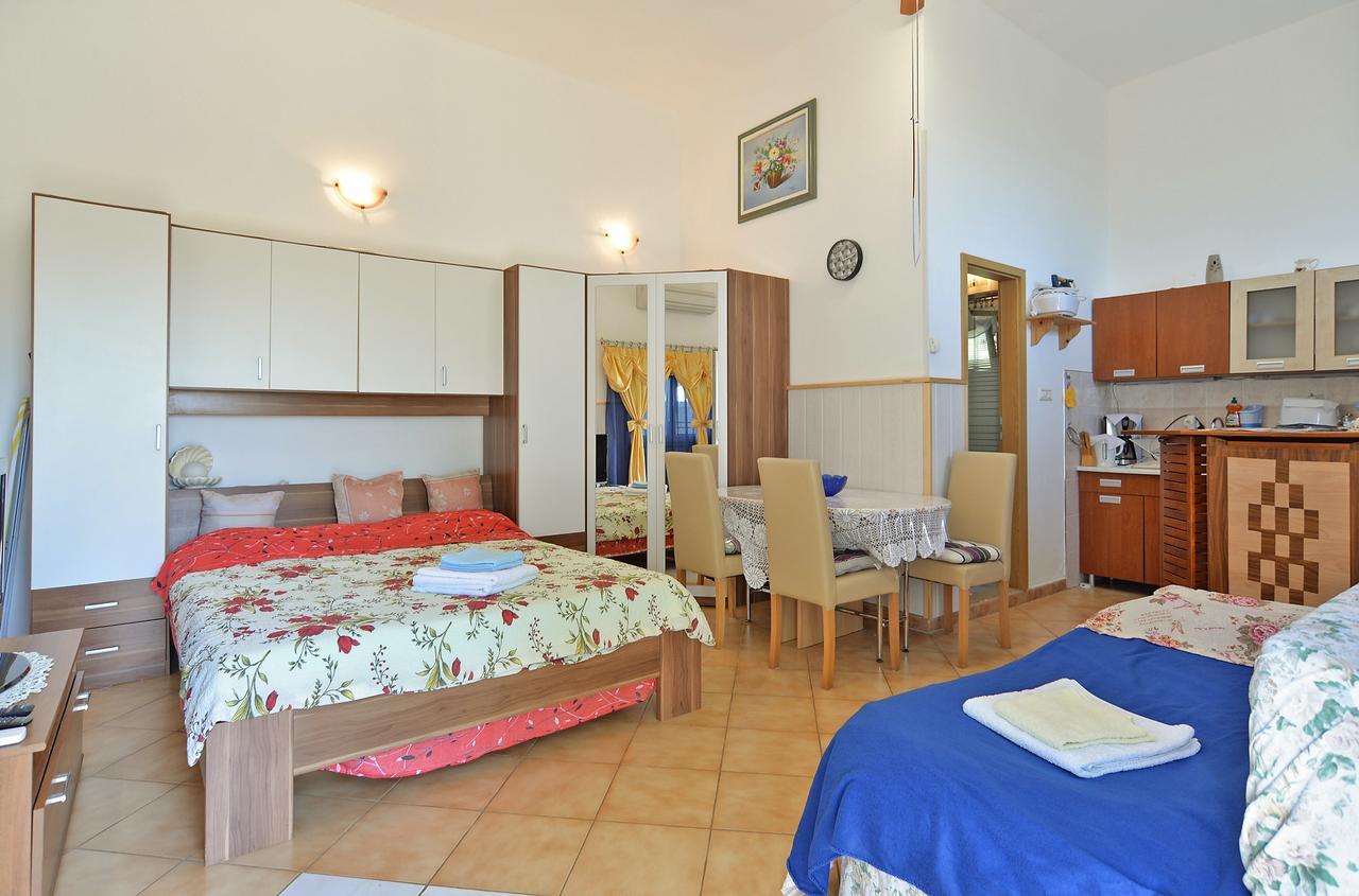 Apartments Dino 1374 Pula Exterior photo